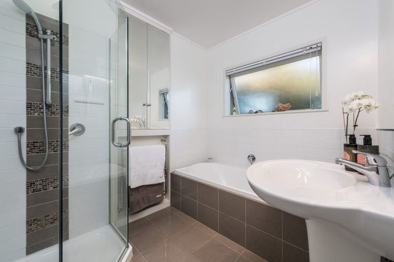 Photo of property in 7 Christensen Place, Forrest Hill, Auckland, 0620