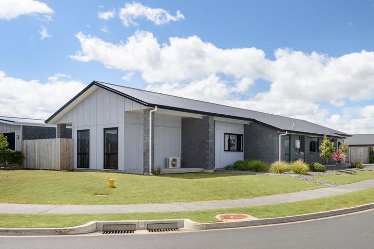 Photo of property in 36 Awatira Drive, Papamoa Beach, Papamoa, 3118