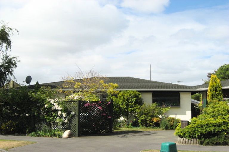 Photo of property in 42 Kent Lodge Avenue, Avonhead, Christchurch, 8042