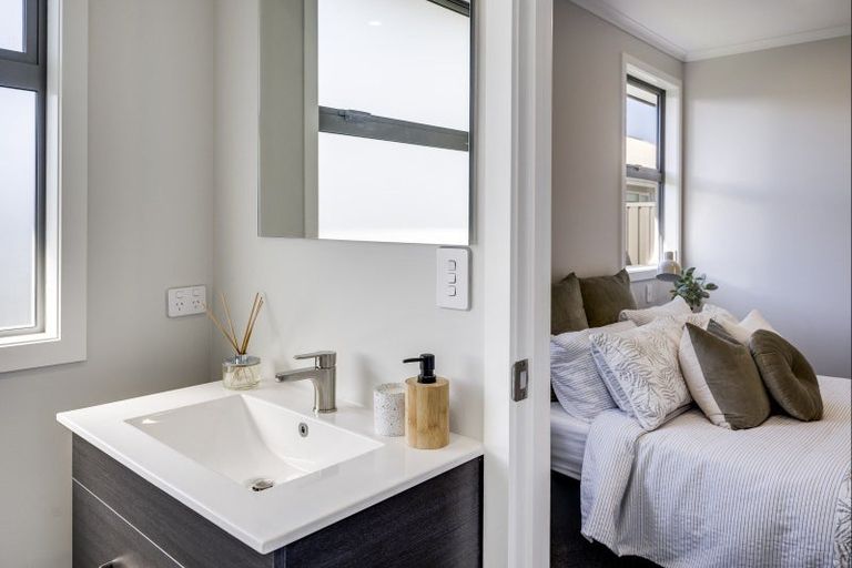 Photo of property in 18 Whangaehu Place, Te Awa, Napier, 4110