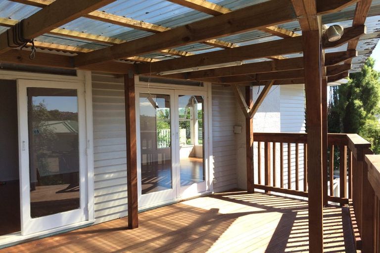 Photo of property in 15 Ennis Avenue, Pakuranga Heights, Auckland, 2010