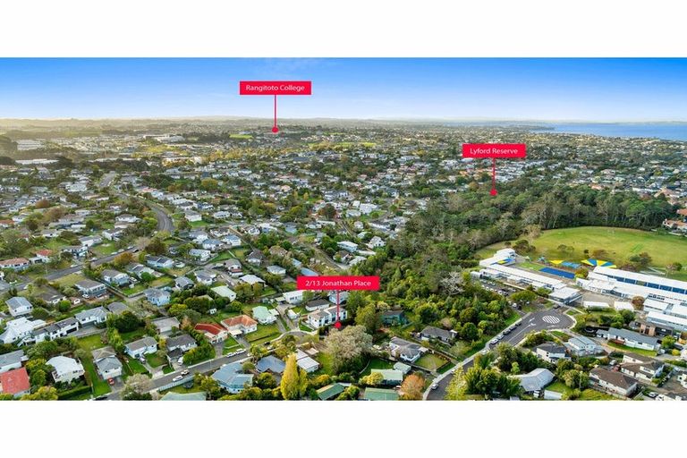 Photo of property in 2/13 Jonathan Place, Sunnynook, Auckland, 0620