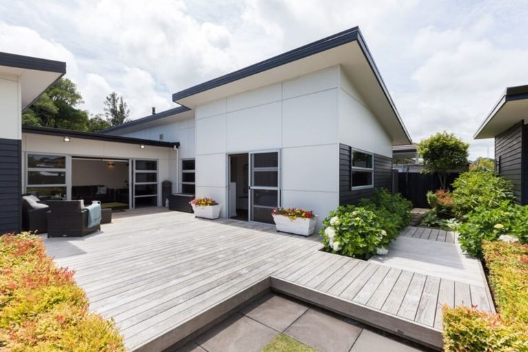 Photo of property in 28 Ainslee Street, Highlands Park, New Plymouth, 4312