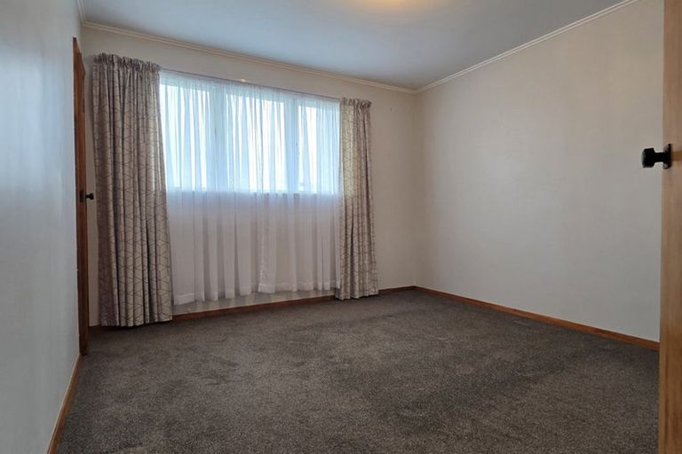 Photo of property in 8a-8b Devon Place, Cannons Creek, Porirua, 5024