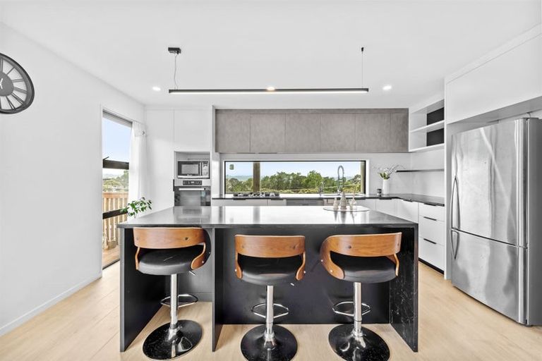 Photo of property in 10 Highway View Lane, Schnapper Rock, Auckland, 0632