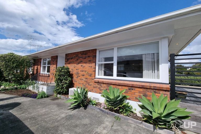 Photo of property in 4/766 Beach Road, Browns Bay, Auckland, 0630