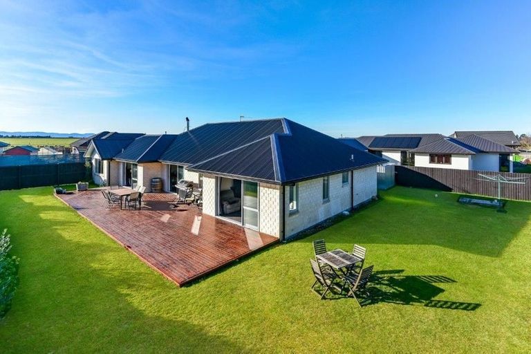 Photo of property in 6 Dundee Close, Darfield, 7510