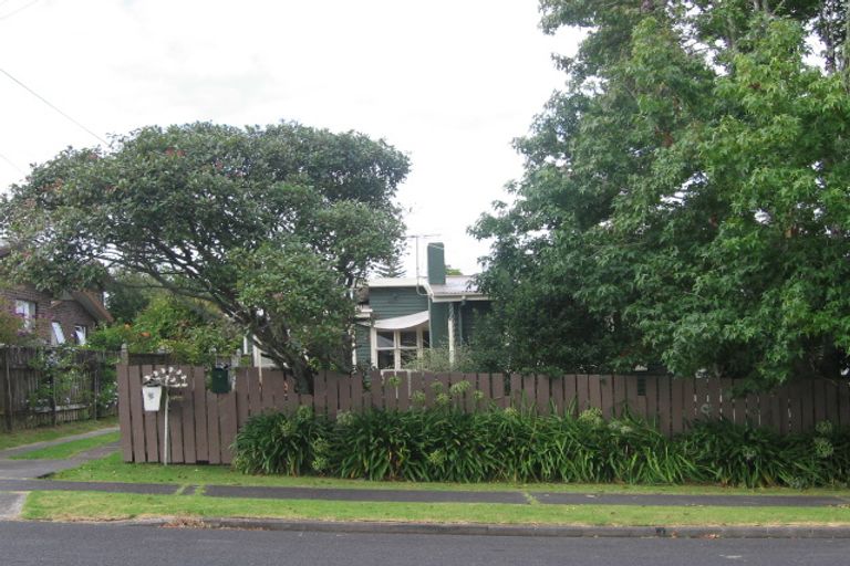 Photo of property in 2/26 Neal Avenue, Glenfield, Auckland, 0629