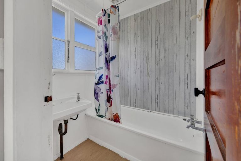 Photo of property in 31 Wilson Street, Waverley, 4510