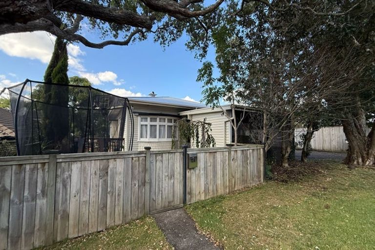 Photo of property in 13a Irirangi Road, Greenlane, Auckland, 1061