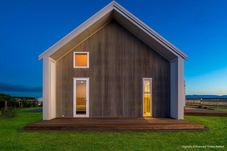 Photo of property in 2 Rangeview Rise, Foxton Beach, Foxton, 4815