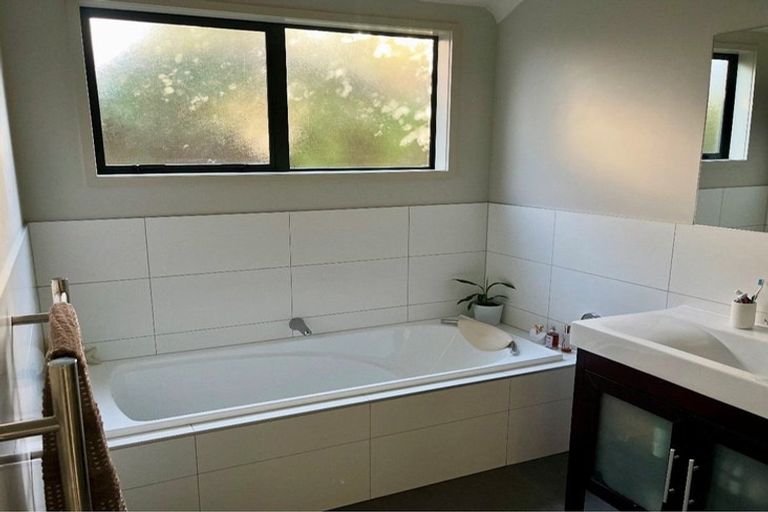 Photo of property in 9a Gillean Street, Havelock North, 4130