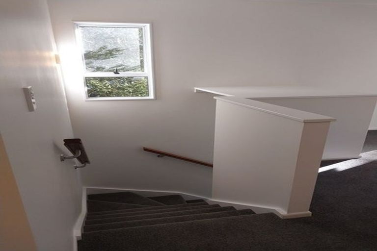 Photo of property in 64a Newlands Road, Newlands, Wellington, 6037