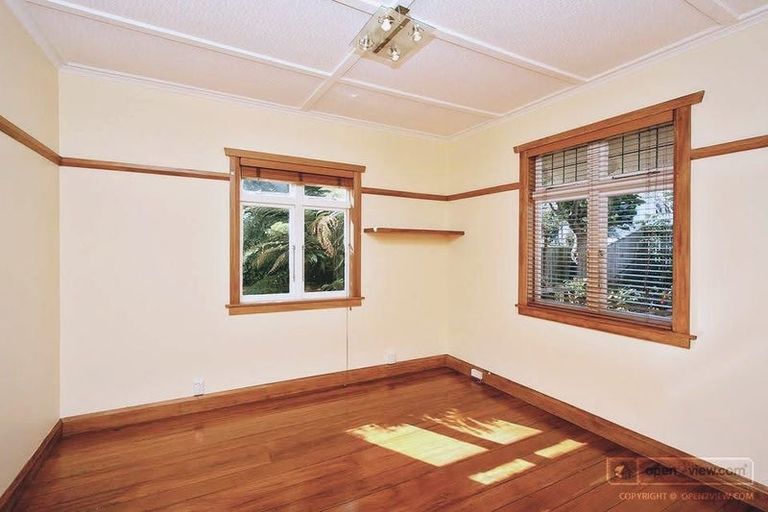Photo of property in 194 Tukapa Street, Westown, New Plymouth, 4310