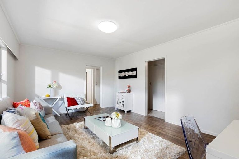 Photo of property in 2/28 Gordon Avenue, Milford, Auckland, 0620