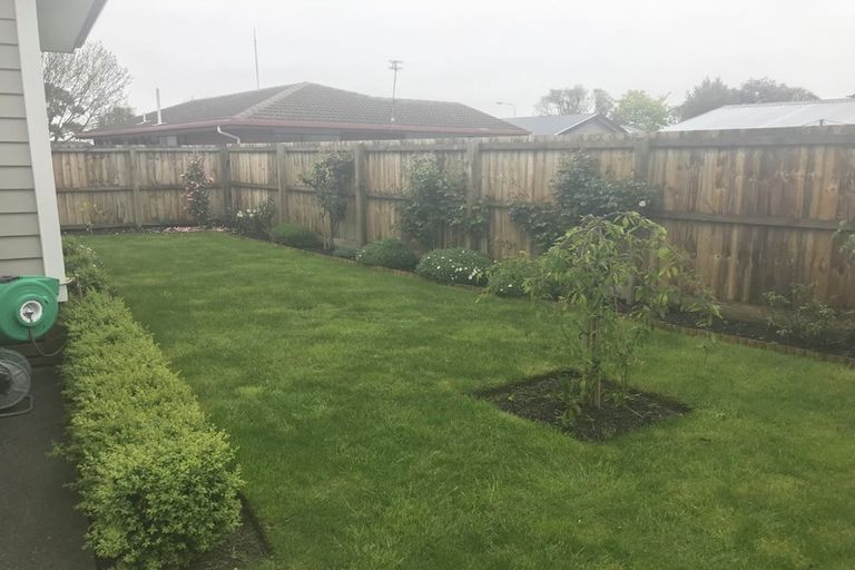 Photo of property in 1/5 Florance Place, Parklands, Christchurch, 8083