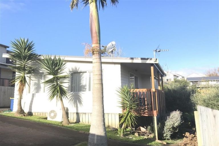Photo of property in 171a Royal Road, Massey, Auckland, 0614