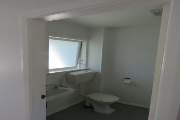 Photo of property in 34 Roberts Street, Tawa, Wellington, 5028