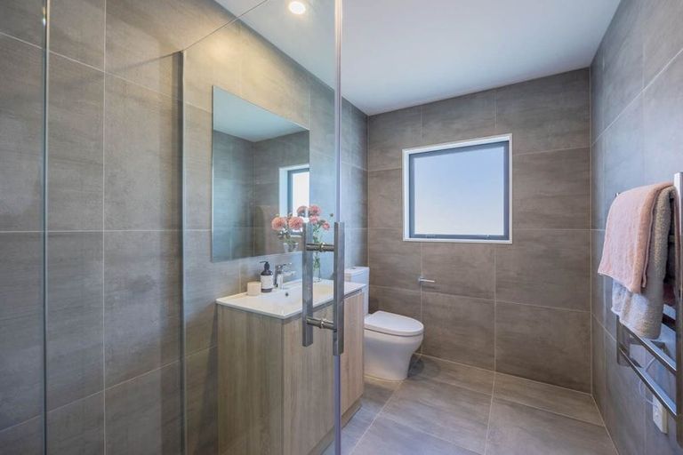 Photo of property in 4/4 Edgerton Road, Te Atatu Peninsula, Auckland, 0610