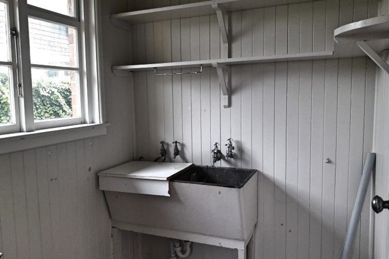 Photo of property in 53 Cornwall Road, Lyttelton, 8082