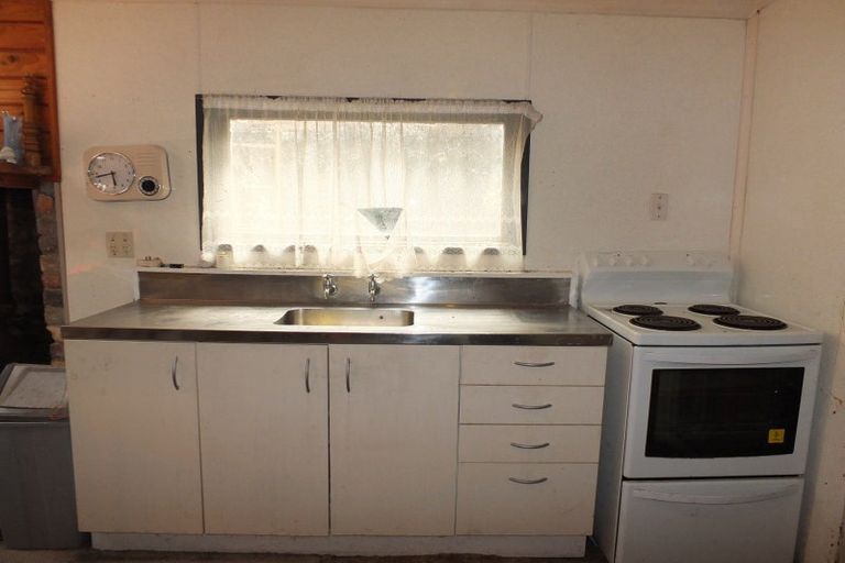 Photo of property in 4 Punga Street, Tangimoana, 4822