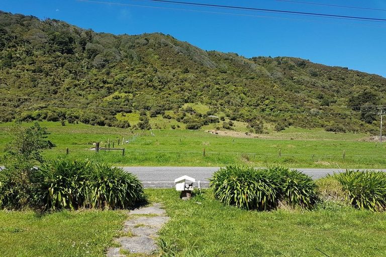 Photo of property in 33 Main Road, Hector, 7822