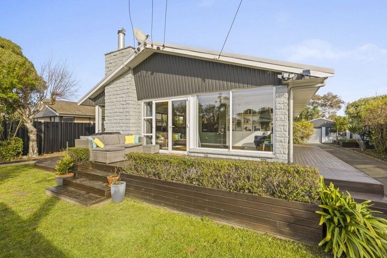 Photo of property in 16 Malta Crescent, South New Brighton, Christchurch, 8062