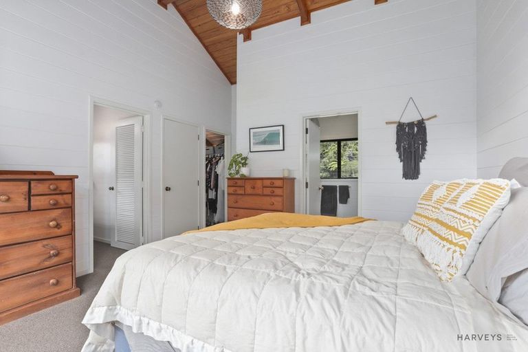 Photo of property in 12 Rimu Road, Oratia, Auckland, 0604