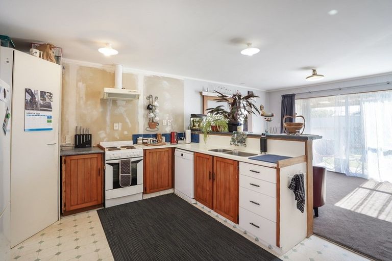 Photo of property in 12 Rata Street, Tokomaru, Palmerston North, 4474