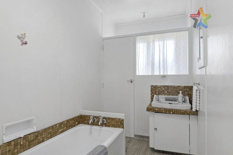 Photo of property in 58 Holborn Drive, Stokes Valley, Lower Hutt, 5019