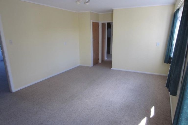 Photo of property in 31 Batchelor Street, Newlands, Wellington, 6037