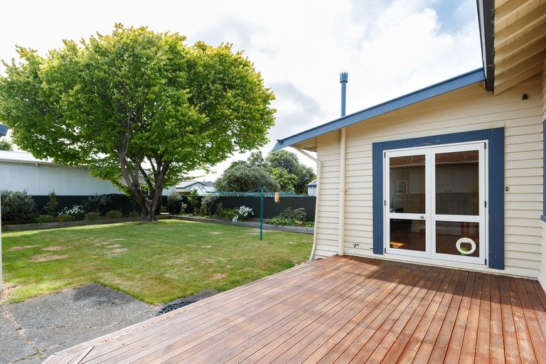 Photo of property in 16 Karamu Avenue, Takaro, Palmerston North, 4410