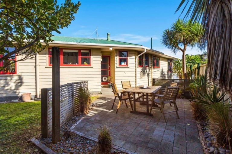 Photo of property in 1 Angell Street, Johnsonville, Wellington, 6037