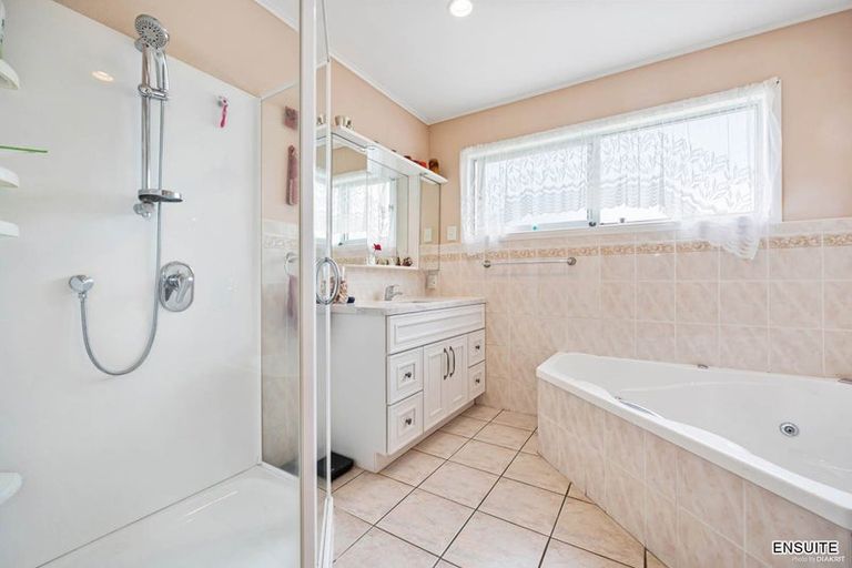 Photo of property in 16 Kurnell Drive, Botany Downs, Auckland, 2010