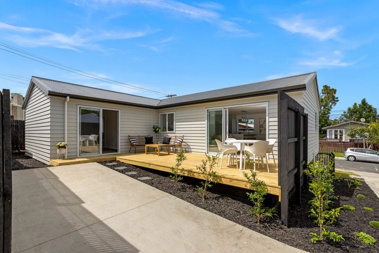 Photo of property in 15a Hamurana Place, Te Atatu Peninsula, Auckland, 0610