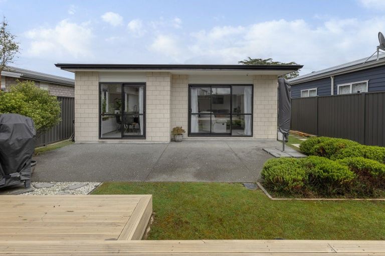 Photo of property in 18 Pateke Drive, Kenepuru, Porirua, 5022