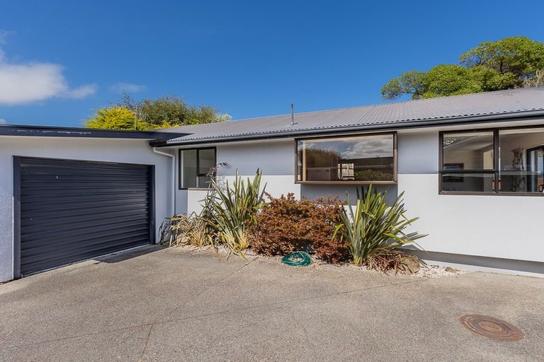 Photo of property in 15 Greenwood Place, Paraparaumu, 5032
