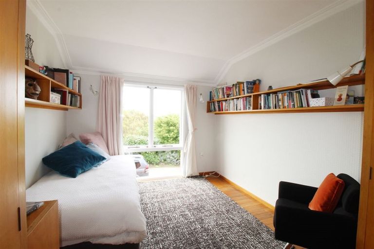 Photo of property in 16 Solway Street, Holmes Hill, Oamaru, 9401