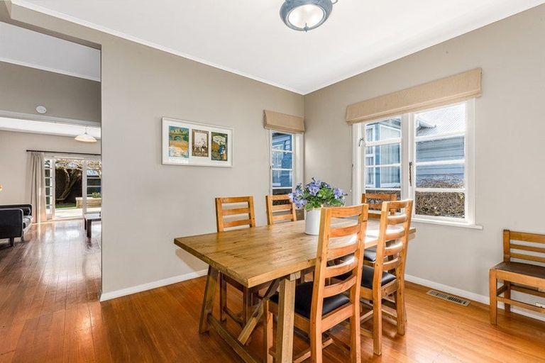 Photo of property in 218 Muritai Road, Eastbourne, Lower Hutt, 5013