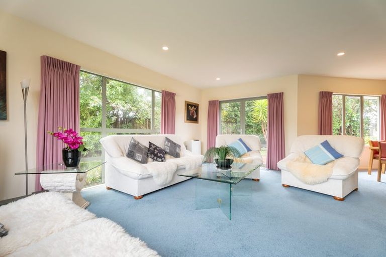 Photo of property in 6 Gresford Place, Churton Park, Wellington, 6037