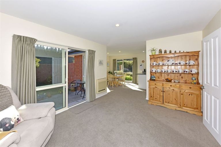 Photo of property in 114 Rothesay Road, Parklands, Christchurch, 8083