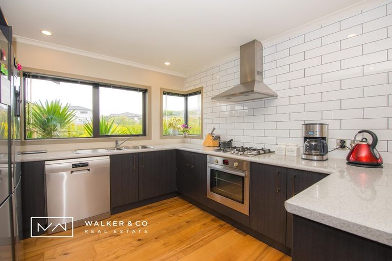 Photo of property in 7 Percy Kinsman Crescent, Riverstone Terraces, Upper Hutt, 5018