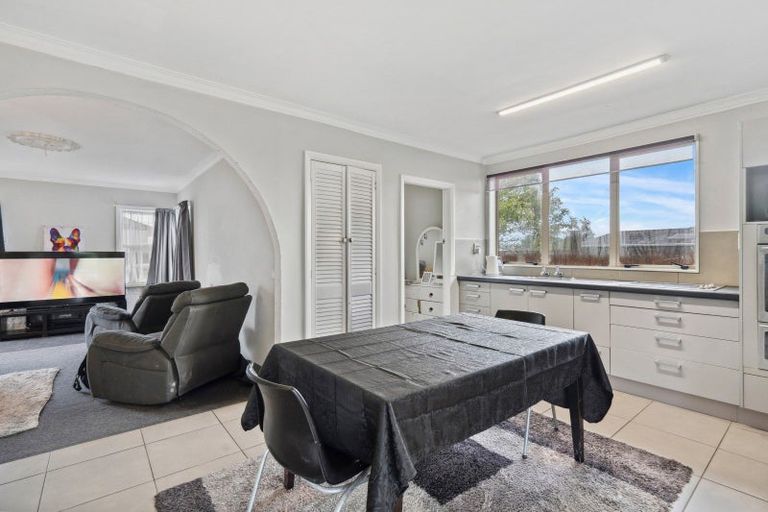 Photo of property in 106a Mako Mako Road, Levin, 5510