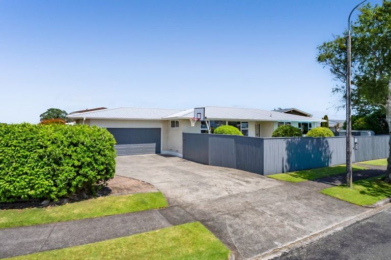Photo of property in 64 Nevada Drive, Merrilands, New Plymouth, 4312