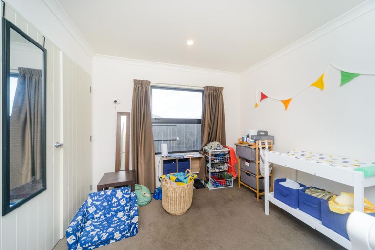 Photo of property in 16 Sorrento Place, Kelvin Grove, Palmerston North, 4414