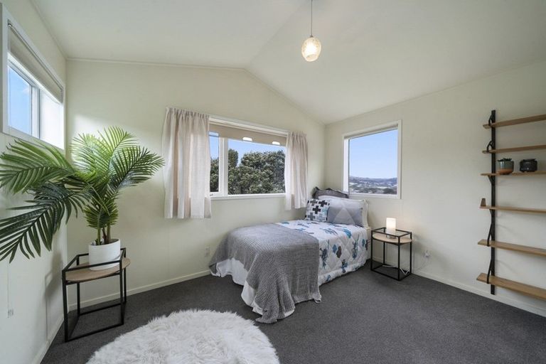 Photo of property in 10 Turriff Crescent, Tawa, Wellington, 5028