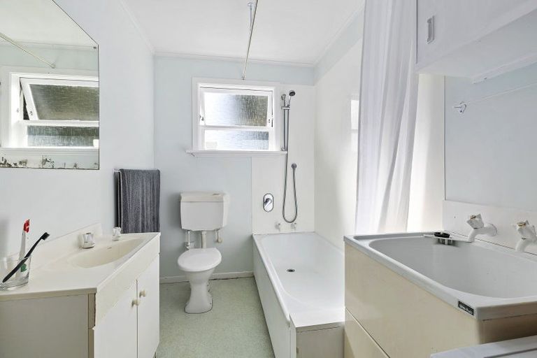 Photo of property in 5 Cluny Avenue, Kelburn, Wellington, 6012