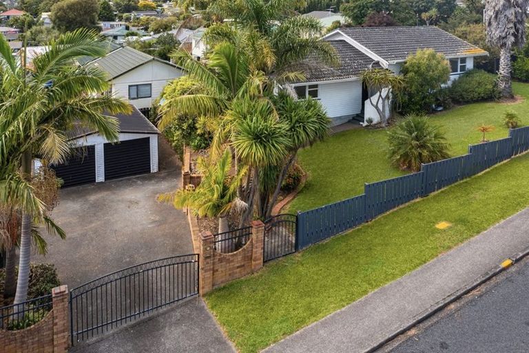 Photo of property in 14 Roick Parade, Glen Eden, Auckland, 0602