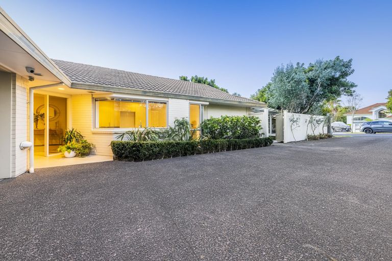 Photo of property in 6 Kilimanjaro Drive, Northpark, Auckland, 2013