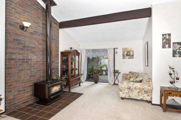 Photo of property in 25 Hazeldene Place, Opaheke, Papakura, 2113